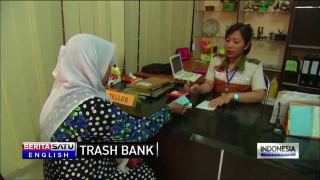 West Java City Uses 'Trash Bank" to Clean Up Streets смотреть онлайн