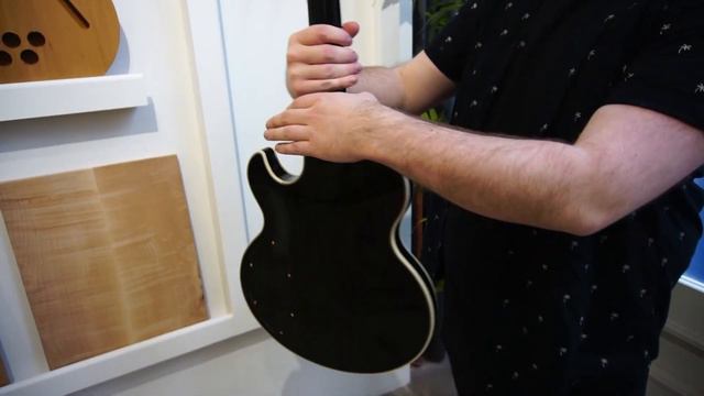 I VISIT THE GIBSON ARTIST SHOWROOM! смотреть онлайн
