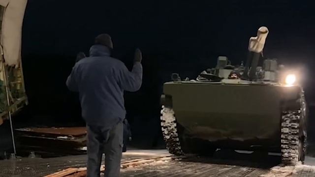 Погрузка техники в самолёт Ан 124 в Ульяновске смотреть онлайн