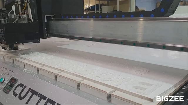 BIGZEE Cutter cutting PVC 10 mm by spindle / раскрой ПВХ 10 мм фрезой смотреть онлайн