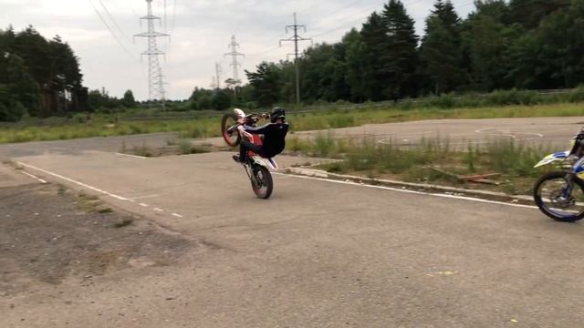 Как научится ездить на заднем колесе мотоцикла смотреть онлайн