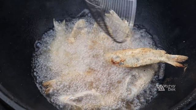 Мелкая жареная рыба без костей! | Small fried fish without bones! | YasharBek chennel смотреть онлайн