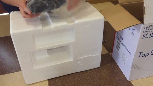 Розпаковка швейної машинки Janome Top22S смотреть онлайн