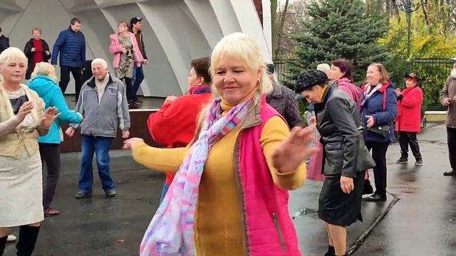ТЕЩА ДАЙ, ДАЙ НА МАШИНУ! ТАНЦЫ ХАРЬКОВ УКРАИНА НОЯБРЬ 2023 #dance #kharkiv смотреть онлайн