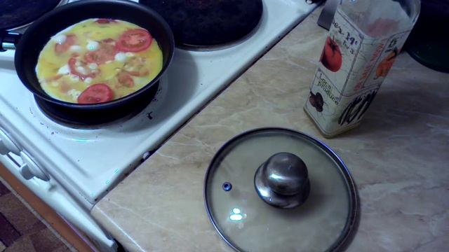 Как приготовить ребенку яичницу с помидорами смотреть онлайн