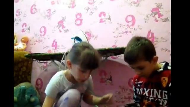 Котята кормим маленький 4 котят из пипетки молочком! смотреть онлайн