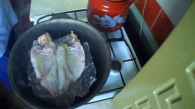 рецепт Рыба - Карась Горячего копчения дома в казане смотреть онлайн