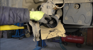 Замена переднего правого наружного ШРУС на Kia Sorento 2,4  Киа Соренто 2013 года 4WD  2часть