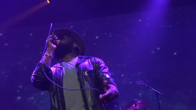 Erykah Badu & The Roots Performing You Got Me смотреть онлайн