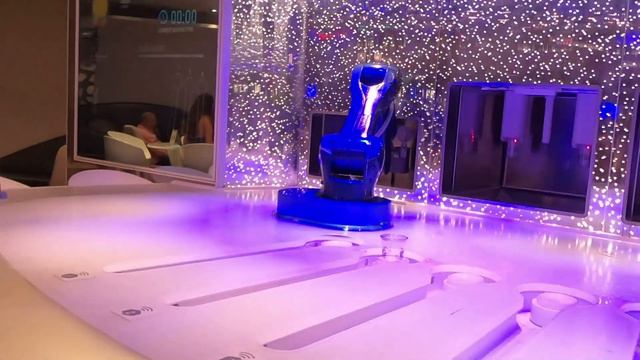 ROYAL CARIBBEAN. ROBOT БАРТЕНДЕР ВСЕГДА ГОТОВ ДЛЯ ВАС. смотреть онлайн