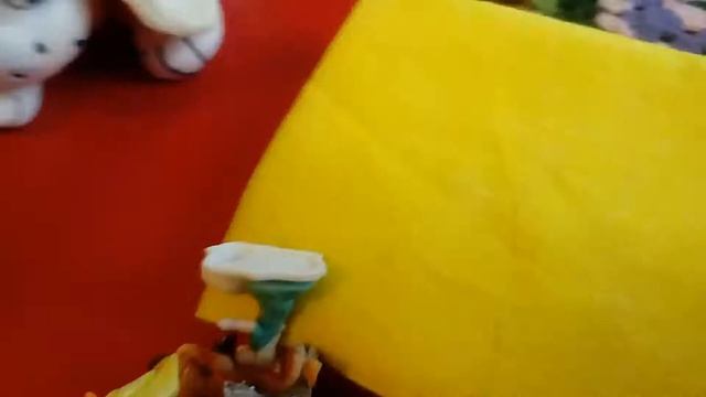 День рождения Кати, к ней пришли друзья они сделали подарок ? а ключ дала своей подруге смотреть онлайн