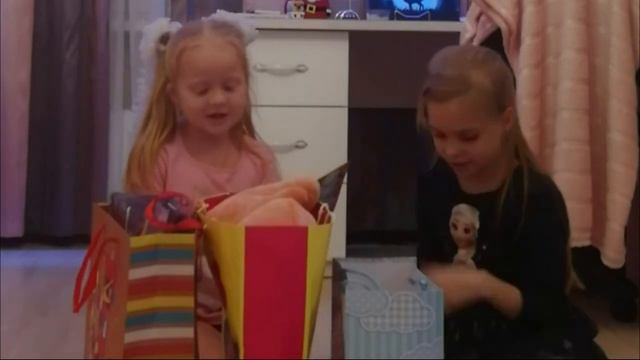 Распаковка подарков с моего дня рождения смотреть онлайн