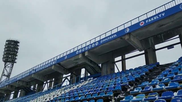 Болельщики Факела помогли расчистить стадион смотреть онлайн