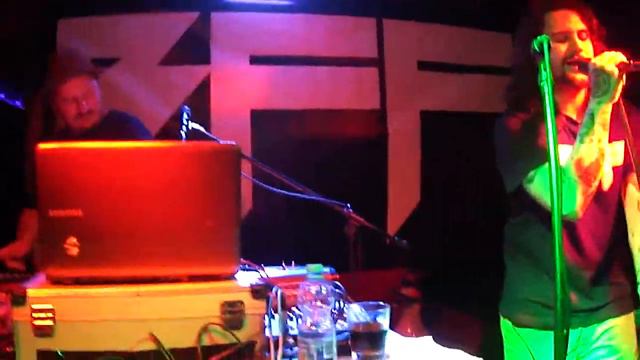 Bracia Figo Fagot - Pisarz Miłości /Yam Caffe Łomża Koncert 14.11.2014/ смотреть онлайн