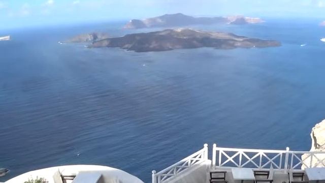Vue de la mer méditerranée de Santorini смотреть онлайн
