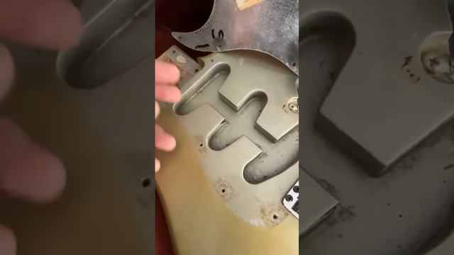 Desarmamos una Fender 25th Anniversary 1979￼ смотреть онлайн