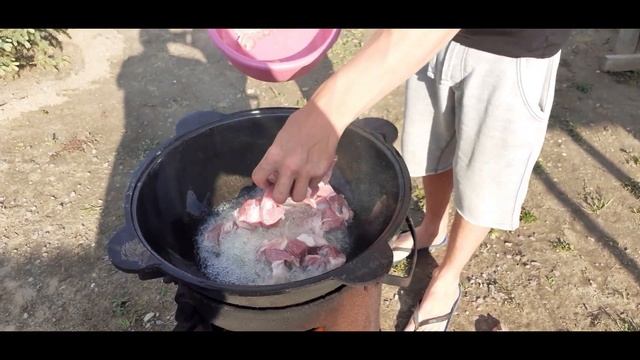 Казан кебаб в казане на костре\Из свинины! смотреть онлайн