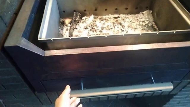 Зона барбекю – вытяжной зонт и мангал из нержавеющей стали