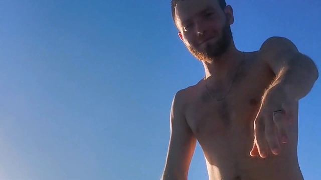 На яхте в открытом море смотреть онлайн