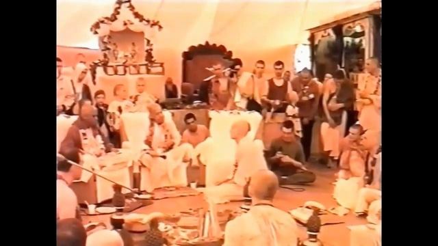 Мукунда Госвами — Инициация первых учеников из Росии — 15 июля 1996 Сухарево смотреть онлайн