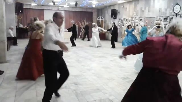 "КАДРИ, КАДРИ МЕНЯ, КАДРИЛЬ!" смотреть онлайн