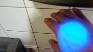 Мощная сушилка рук - просто стягивает кожу :)