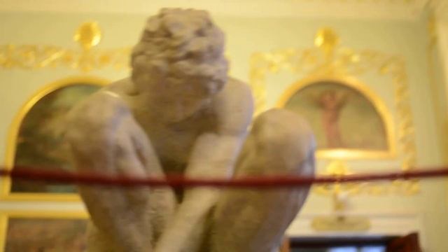 Микеланджело Буонарроти-"Скорчившийся мальчик" смотреть онлайн