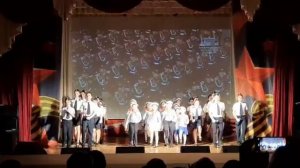 "Мы армия народа!" исполняет шоу- группа "Ветер перемен"