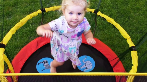 ✿ КУПИЛИ ДЕТСКИЙ БАТУТ Видео Для Детей Trampoline Entertainment for children Fun for the kids