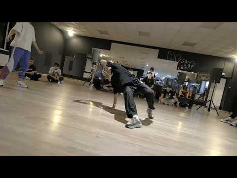 Брейкданс батл ↔ Дети до 2х лет ↔ Lola vs Shokoladka ↔ 1'4 ↔ WHO IS WIN #whoiswin #bmvideo смотреть онлайн