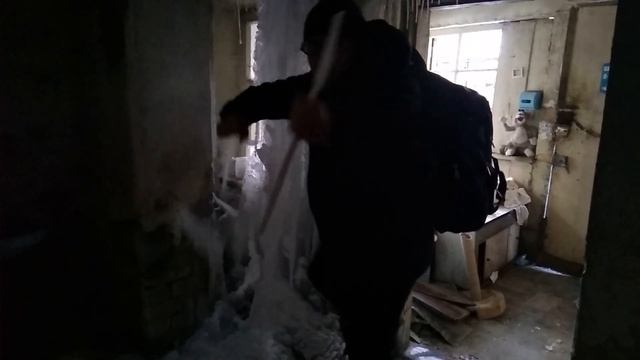 ПОТОЛОК ЛЕДЯНОЙ, ДВЕРЬ СКРИПУЧАЯ смотреть онлайн