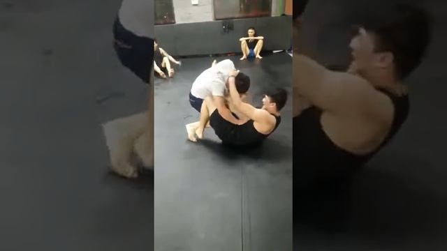 Б.к жаш муун