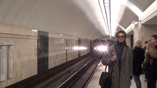 Прибытие поезда на станцию метро Трубная (Москва) смотреть онлайн