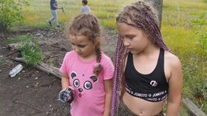 Аня и Оля на природе готовят уху!