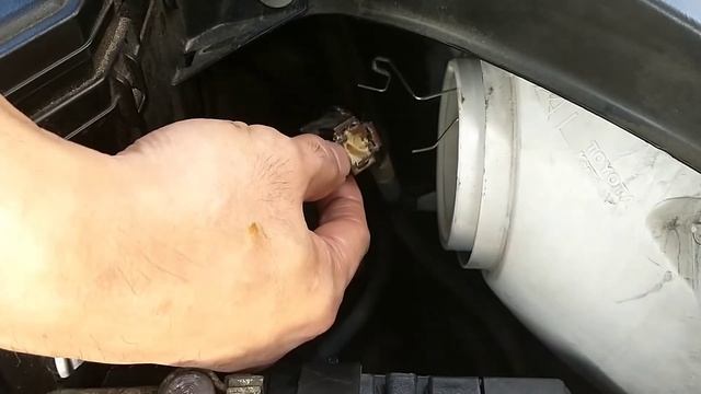 How To Change Your Headlight Bulb On A 2009 Toyota Highlander! How To Replace Your Headlight Bulb! смотреть онлайн