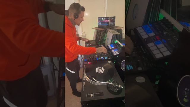 Drum and base mix, Magic touch смотреть онлайн