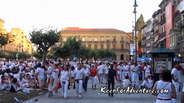 San Fermin Festival - Pamplona, Spain - Atmosphere of the City - KeenForAdventure смотреть онлайн