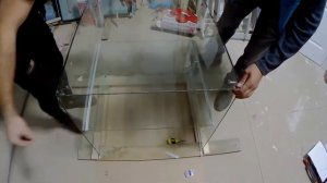 Разборка стеклянной витрины