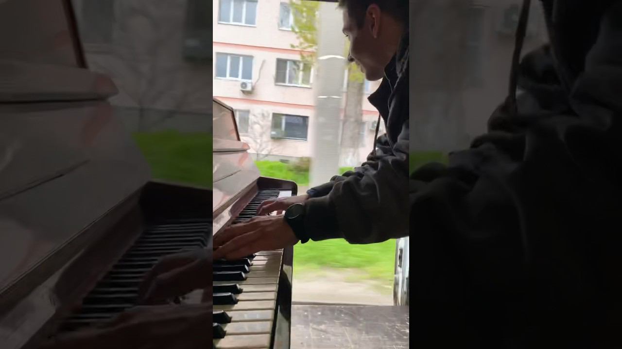 Позитив - наше всё!  если что, это Магомаев - Чертово Колесо