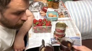 У меня тут в нычке вареные яички - мем, оригинал