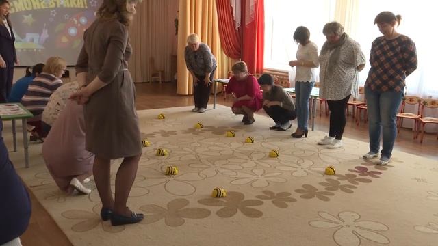 Интерактивная игра среда с программируемыми мини-роботами «Умная пчела» смотреть онлайн