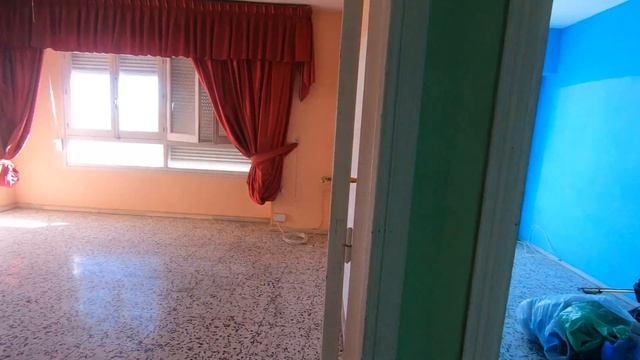 Большая квартира возле центра Аликанте. Недвижимость в Испании. смотреть онлайн