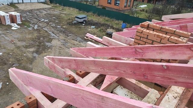 ВОЛОКОЛАМСК. Стропильная система. Кладка дымоходов.