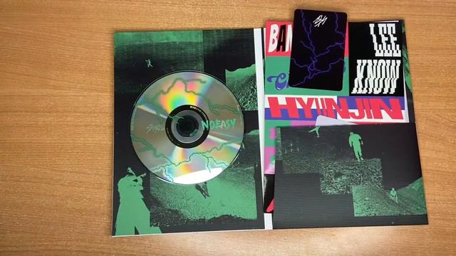 /распаковка альбома Stray Kids/обзор на альбом NOEASY/