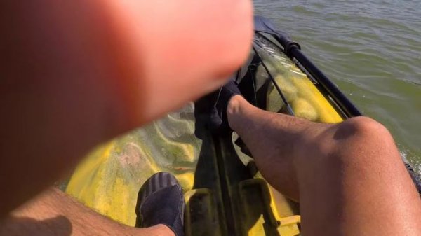 Motor Toyama 2.6 com caiaque Hunter Fish.