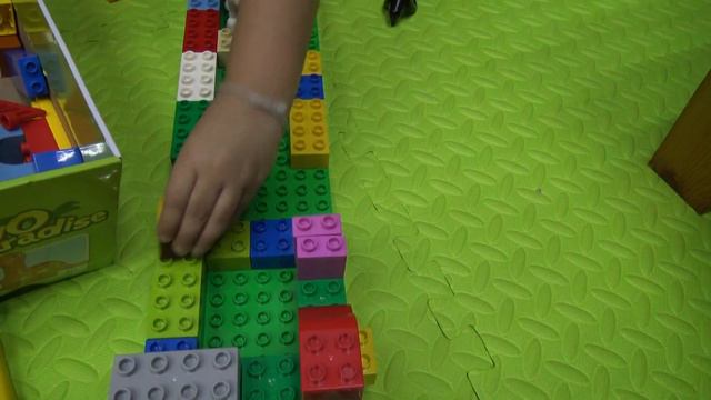 Dainese and Zenryu Toy review Lego Duplo Create a zoo, there are a horse, a turtle, a lion etc. смотреть онлайн