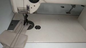 Промышленная швейная машинка с тройным продвижением.