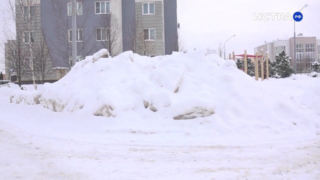 Серый снег в деревне Чёрной — как убирают снежные навалы в самой южной точке округа смотреть онлайн
