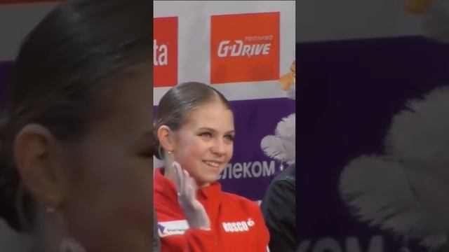 Анна Щербакова. Обязательно помахать в камеру и показать сердечко. смотреть онлайн