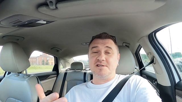 Пассажиры пытаются запихать телевизор в пассажирское такси??? смотреть онлайн